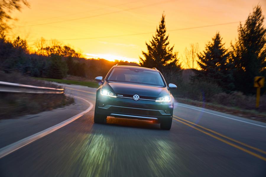  Volkswagen Golf Alltrack (Typ 5G) 2017 года  (NA) (фото 9 из 73)